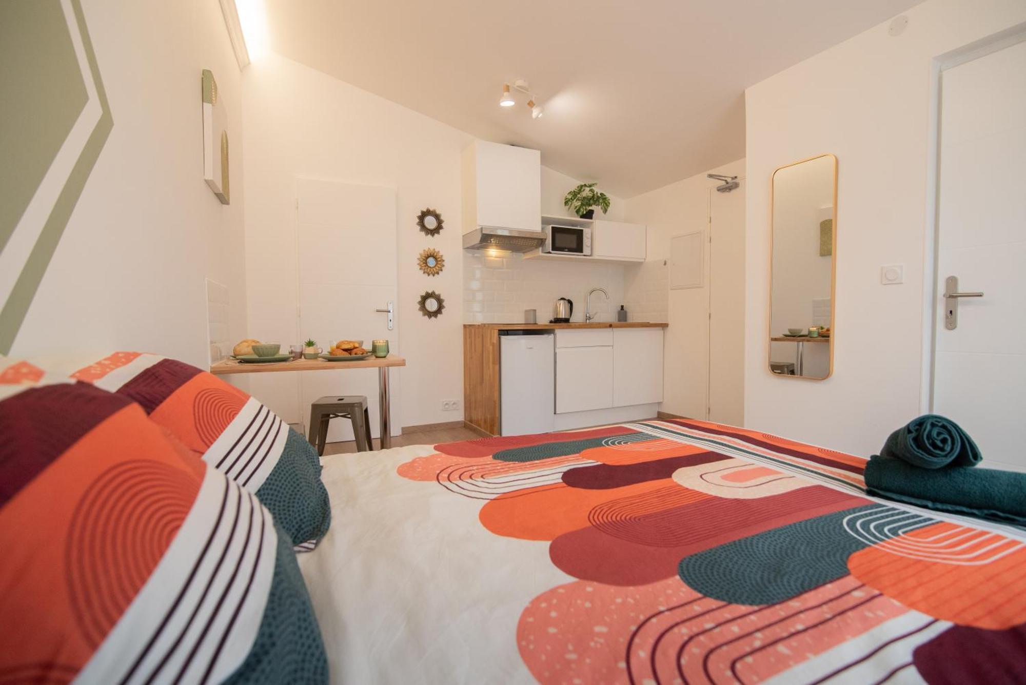 Tout Confort ! Ville, Climatisation, Parking, Wifi, Calme, Tv การ์กาซอน ภายนอก รูปภาพ