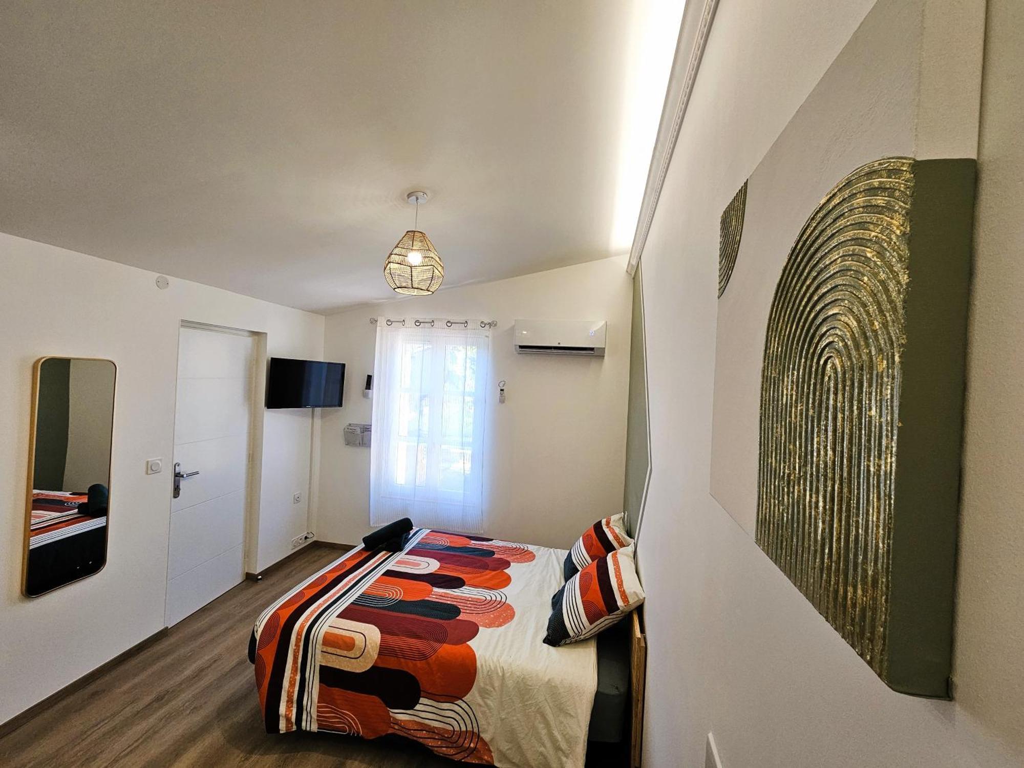 Tout Confort ! Ville, Climatisation, Parking, Wifi, Calme, Tv การ์กาซอน ภายนอก รูปภาพ