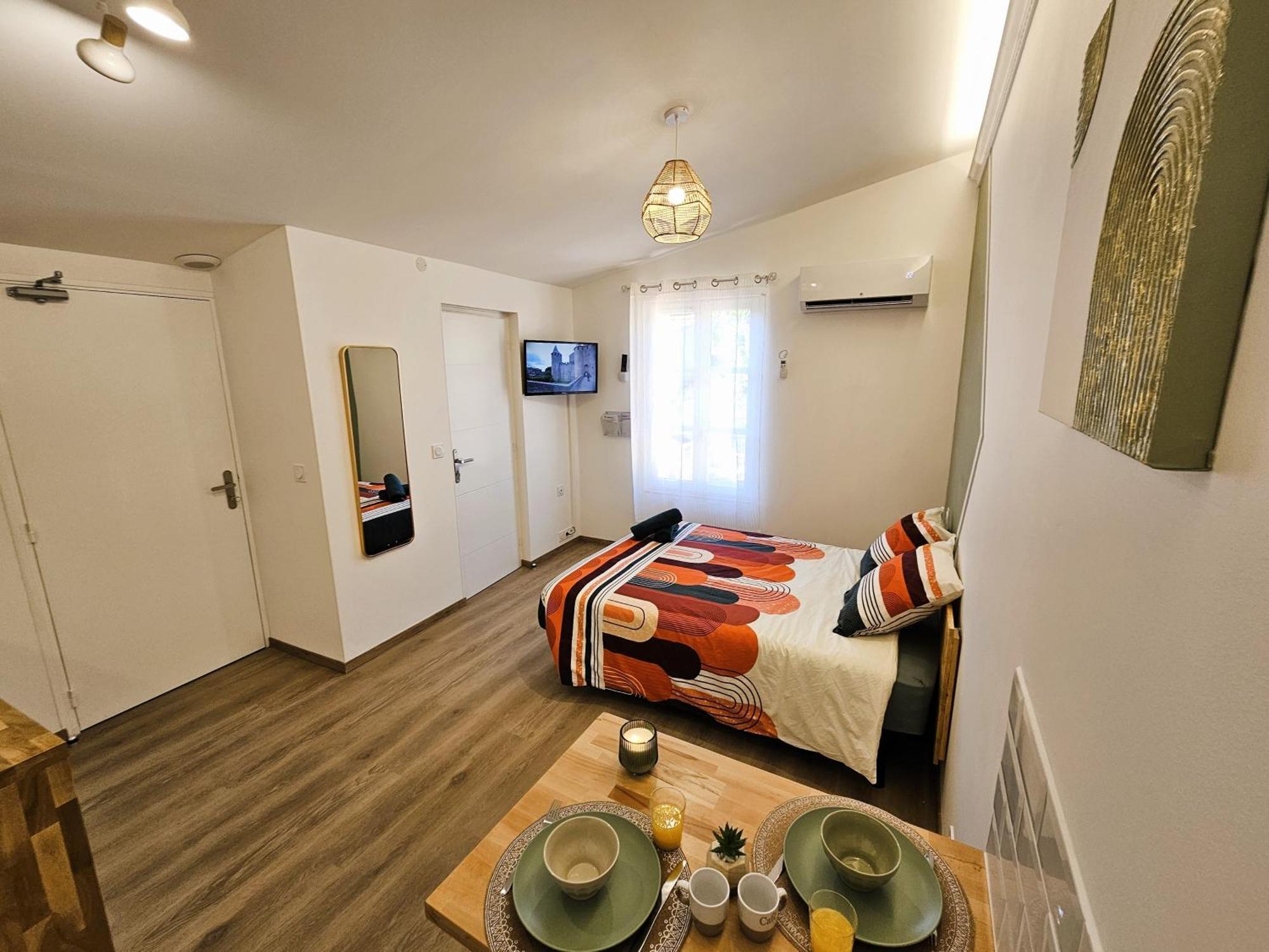 Tout Confort ! Ville, Climatisation, Parking, Wifi, Calme, Tv การ์กาซอน ภายนอก รูปภาพ
